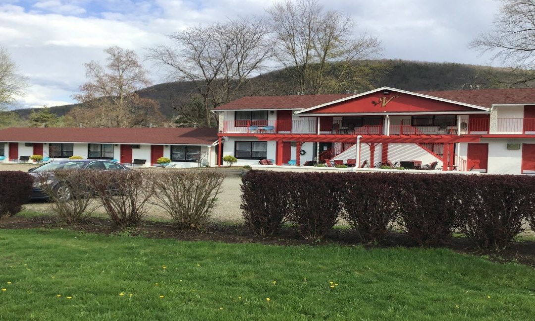 Muroff Hospitality Group has completed the sale of Vinehurst Inn & Suites.